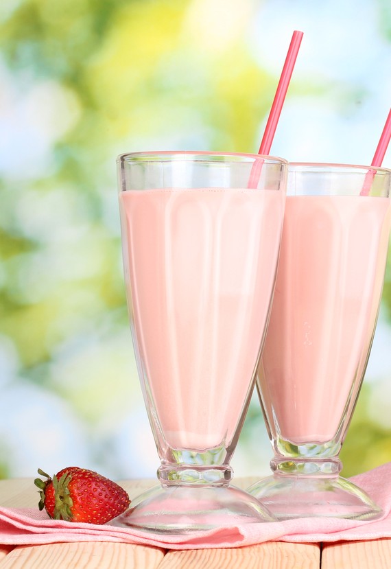 Easy Almond Berry Yogurt Shake