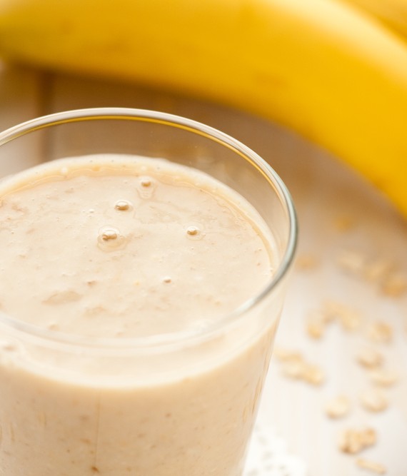 Oat banana yogurt and coconut smoothie 570x667