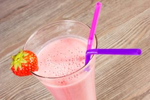 Low Fat Strawberry Pear and Oat Smoothie Recipe